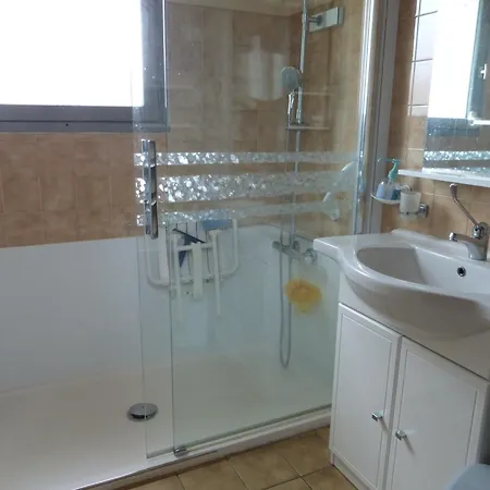 Maison En Bord De Pour 6 Pers Avec Wifi Et Animaux Admis - Fr-1-823-67